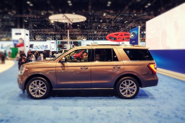 2019 Ford Expedition side