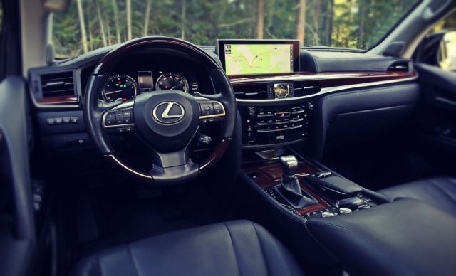 2019 Lexus LX 570 interior