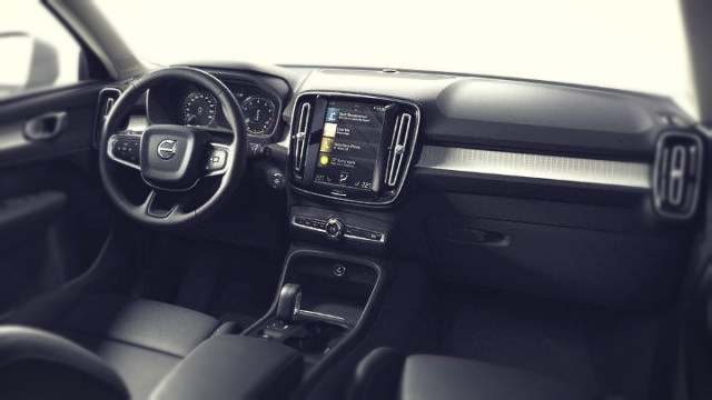 2020 Volvo XC40 interior