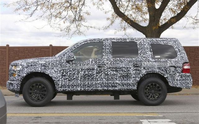 2019 Ford Excursion side