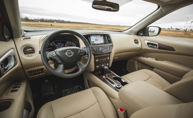 2020 Nissan Pathfinder interior