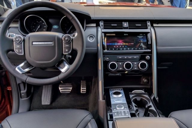 2019 Land Rover Discovery interior
