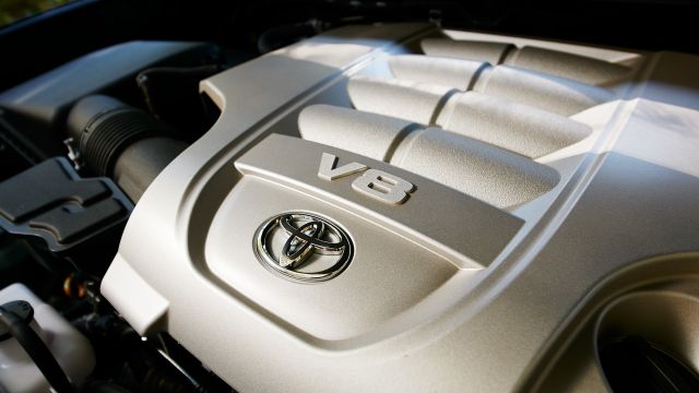 2020 Toyota Land Cruiser engine