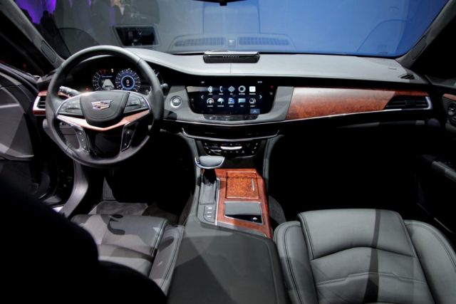 2019 Cadillac XT9 interior