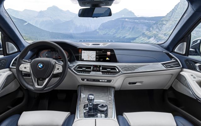 2020 BMW X7 interior view