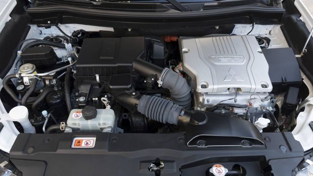 2020 Mitsubishi Outlander engine