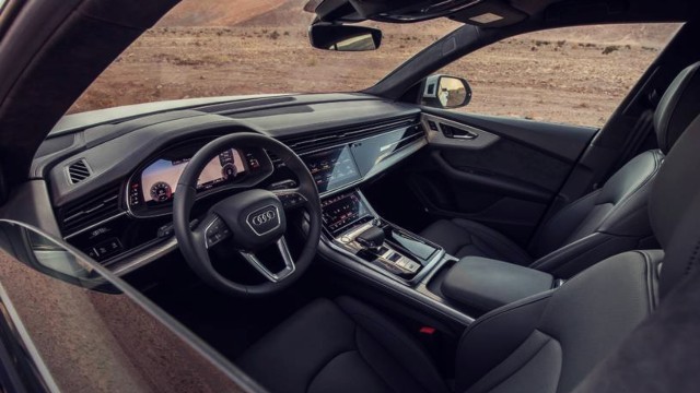 2021 Audi Q8 interior