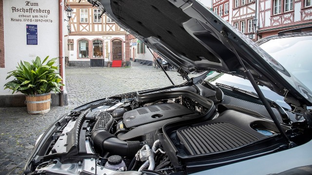 2021 Mercedes-Benz GLC engine