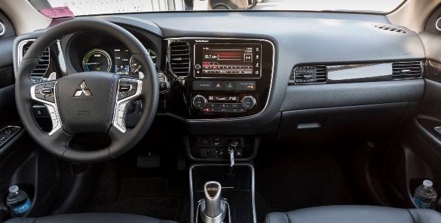 2021 Mitsubishi Outlander interior