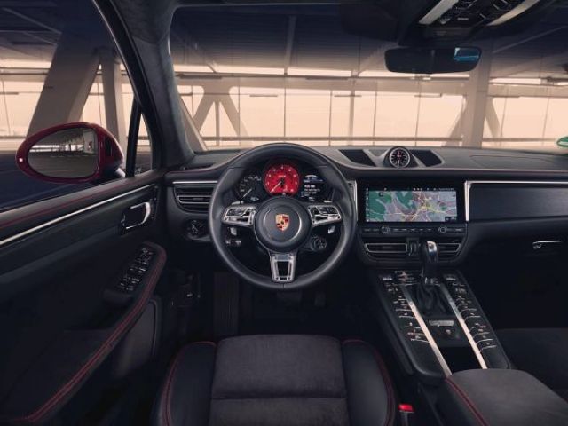 2021 Porsche Macan GTS interior