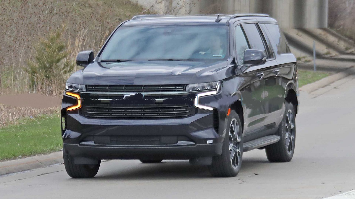 2021 Chevrolet Suburban RST Caught Testing Without Camouflage 2023 /