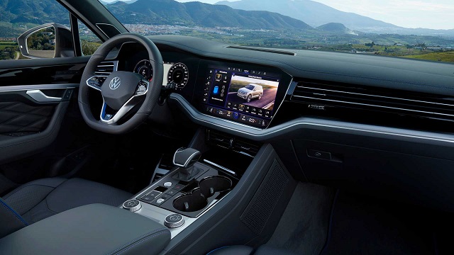 2022 Volkswagen Touareg interior
