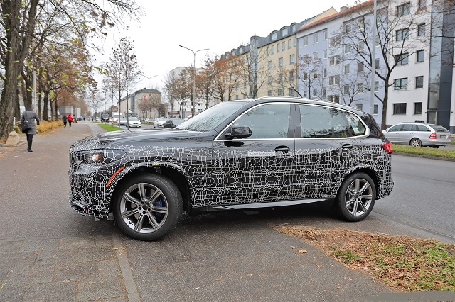 2023 BMW X5 side