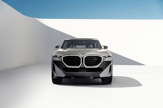 2023 BMW XM FRONT
