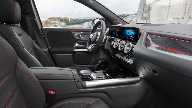 2023 Mercedes-Benz GLA interior