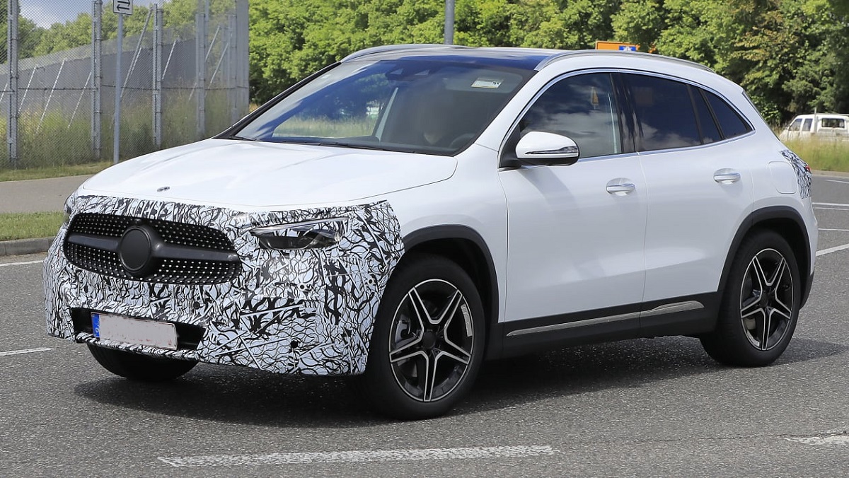 2024 MercedesBenz GLAClass Spied Testing with Mild Upgrades 2023 /