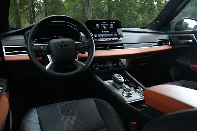 2024 Mitsubishi Outlander interior